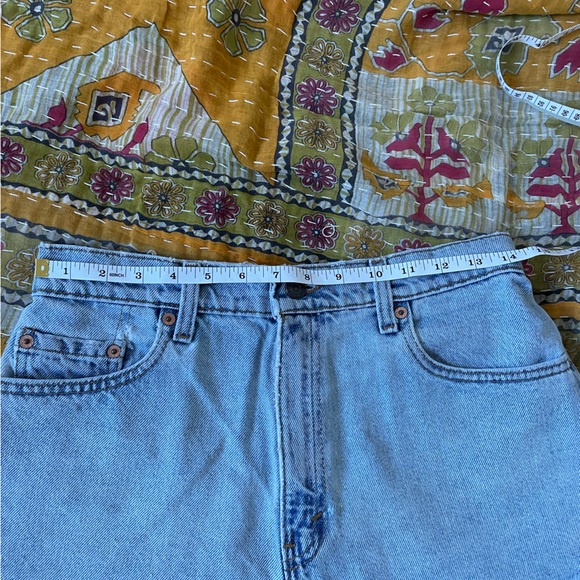 Vintage Levi’s 551 Jean shorts. most likely fit size 27” - Picture 2 of 7